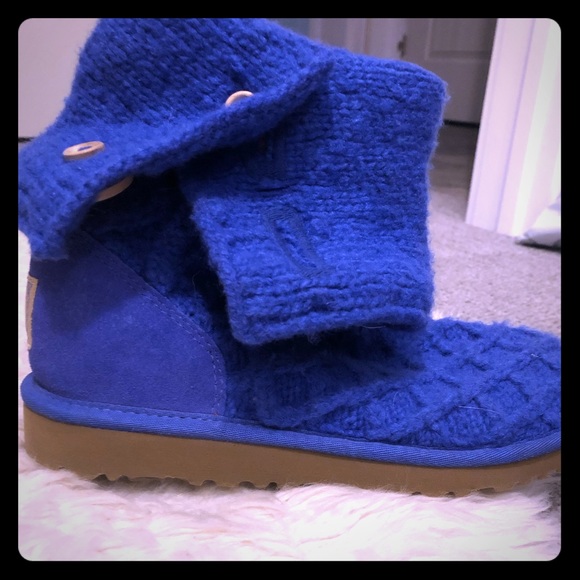 Uggs with buttons tall or fold over sweater look - Picture 1 of 3